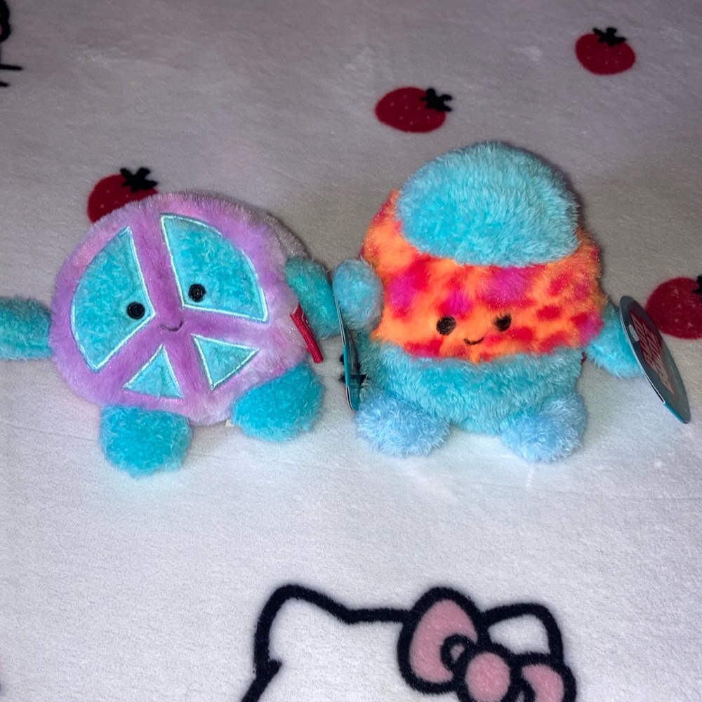 Bnwt - 2 Mini 4.5” Bumbumz - Lava lamp and peace sign